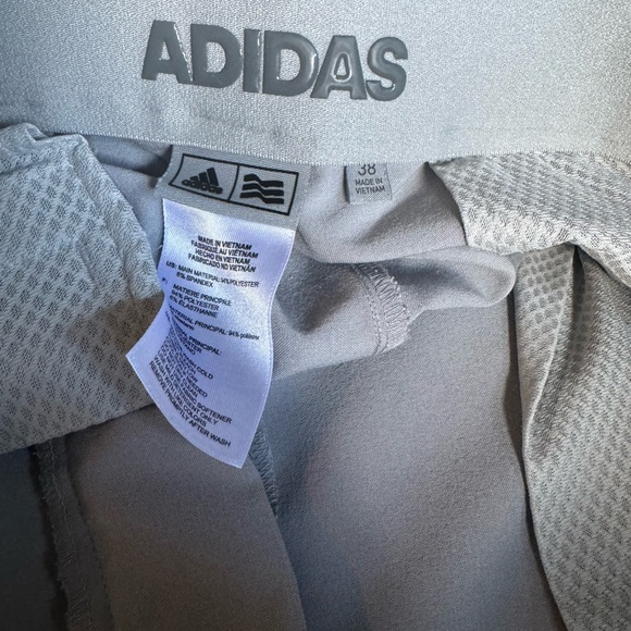 Adidas Ultimate 365 Three Stripes Golf Shorts 10 inch - Picture 3 of 4